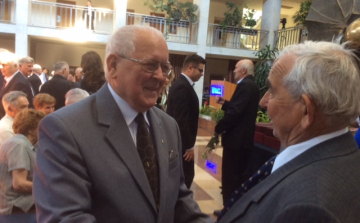 Vasdiplomát vehetett át dr. Deák Gábor