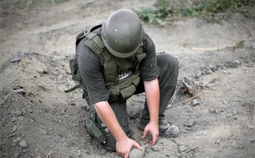 A tűzszerészek megsemmisítik a Simontornyán talált világháborús gránátokat