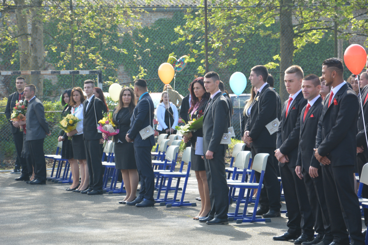 Elballagtak a város középiskolásai