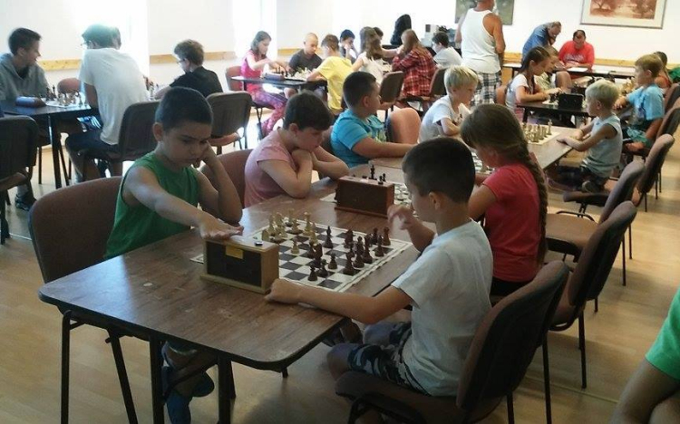 A Tamási Szabadidő SE gárdája nyerte el az első helyezettnek járó kupát