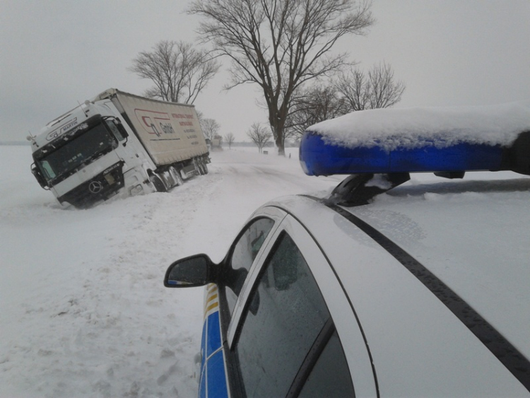 Árokba csúszott járművek Iregszemcse és Tamási között	