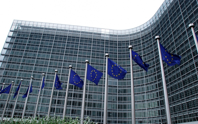 Európai Bizottság: elengedhetetlen a tisztességes megélhetés biztosítása