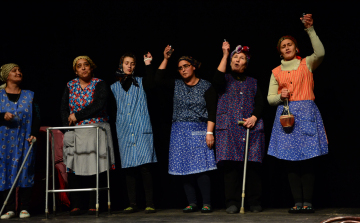 Az Értényi Pajtaszínház tagjai lépnek fel Nagyszékelyben 