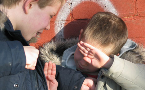 Heteken keresztül zsarolták a fiút