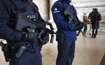 Merényletek Párizsban - Bombariadó Brüsszelben, újabb rendőri akció indult Molenbeekben 