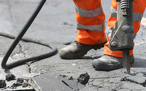 Közel ötmilliárd forintos útfelújítás kezdődött Tolnában