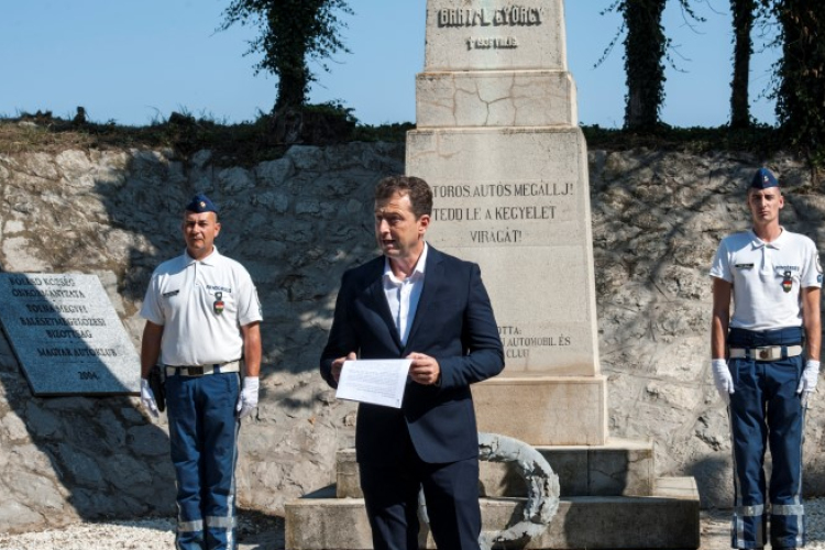 A közlekedési balesetek megyei áldozatainak emléke előtt tisztelegtek 