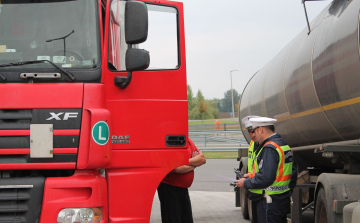 Teherautókat és buszokat ellenőriz a rendőrség a héten