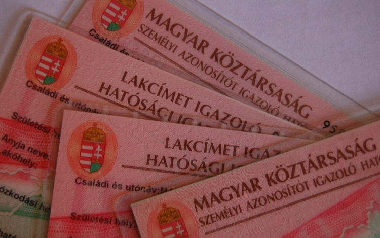 Hosszabb nyitva tartás az okmányirodákban a választás előtt