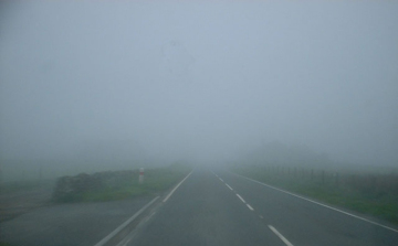 Ónos eső és köd miatt figyelmeztet a meteorológia 