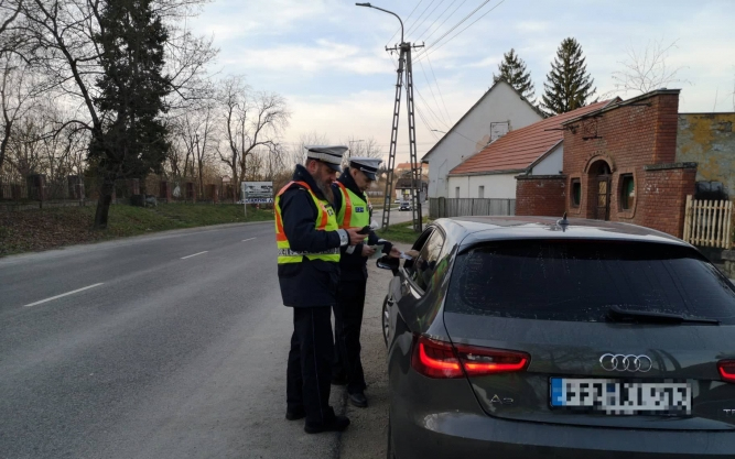 Alkoholmentes pezsgőt kaptak a sofőrök