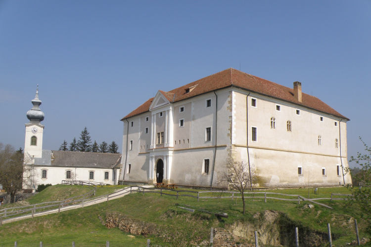 Befejeződött az ozorai vár külső falának feltárása