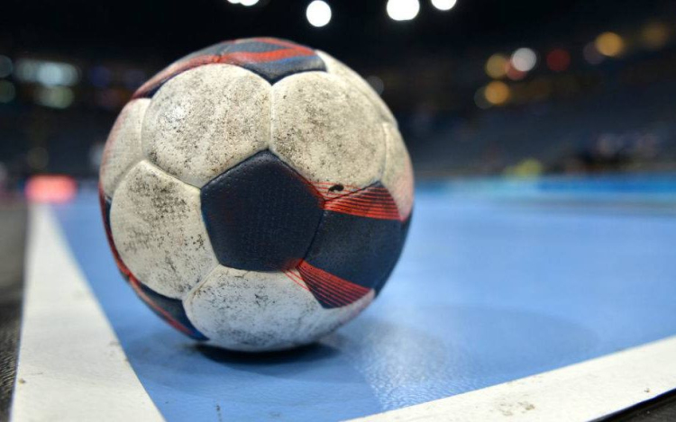 A szezon eltörlése vagy a rájátszás lehet megoldás 