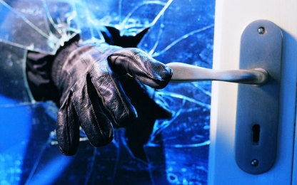 Betörtek és loptak a fiúk Kalaznón