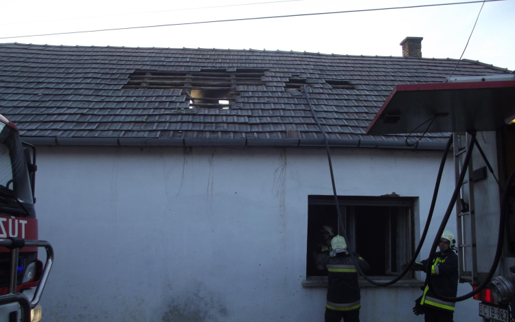 Kéménybe épített gerenda égett