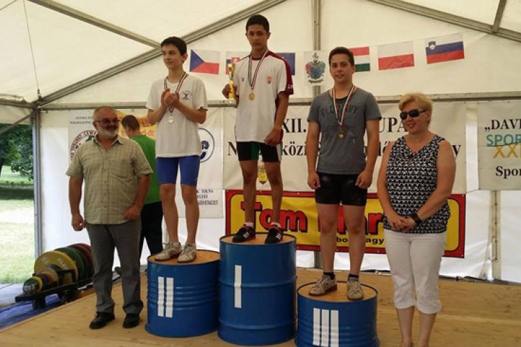 A szabadkaiak vitték haza a kupát, jól emeltek a tamásiak