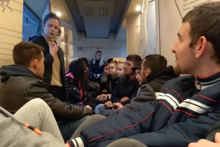 Nagy sikere volt a Petőfi-busznak