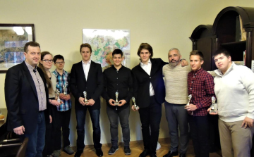 Díjnyertes ifjú birkózóknak gratulált az alelnök