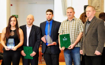 Kiváló sportolókat köszöntött a megyei önkormányzat