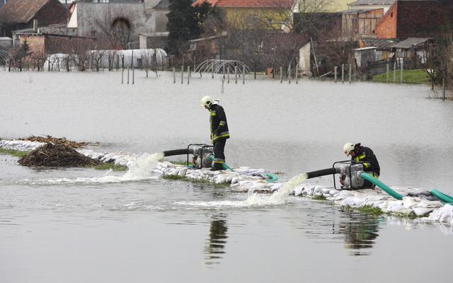 Köszönet a Tolna megyei tűzoltóknak