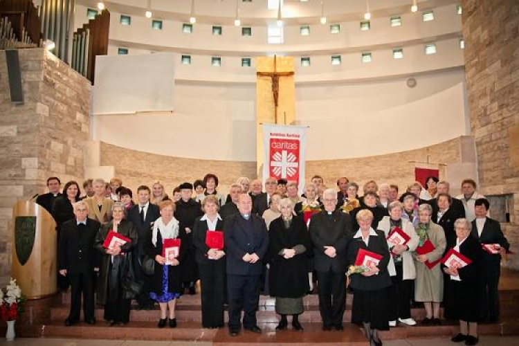 Segíteni csak szeretettel lehet