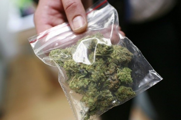 Ismeretlen eredetű csomag, pozitív kábítószer teszt