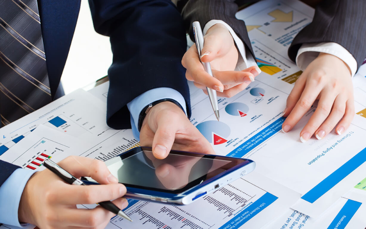 Milyen szempontok alapján válasszunk könyvelőt? Tippek a legmegfelelőbb könyvelő megtalálásához