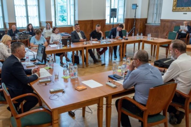 Kitüntetésekről is döntött utolsó ülésén a Tolna Vármegyei Önkormányzat 