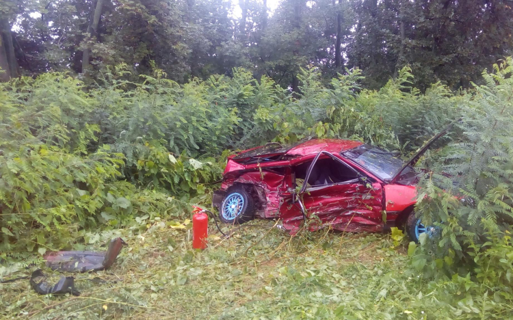 A karambolos járművek utasai mind megsérültek a balesetben