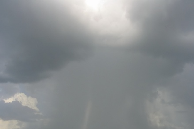 Felhőszakadás miatt másodfokúra emelték a figyelmeztetést három megyében