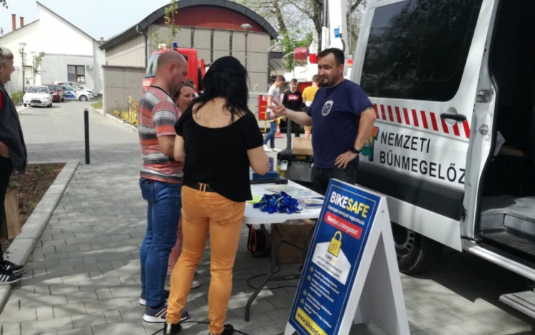  Finom kávé mellett kaphatnak bűnmegelőzési tanácsokat ma Tamásiban