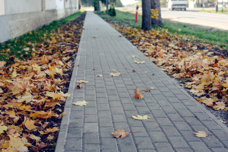 Idén is körülbelül 25 millió forintot fordít járda-, és útfelújításra a tamási önkormányzat