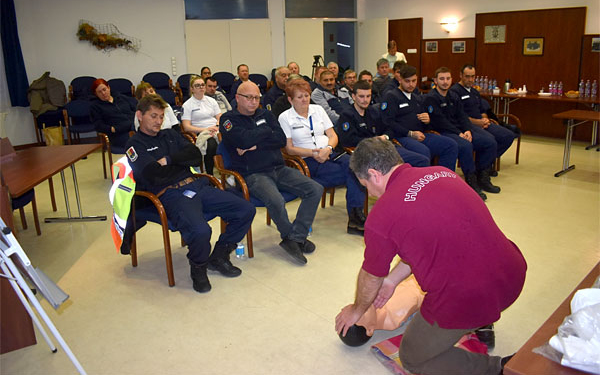 A rendőrök képezték a helyi polgárőröket Tamásiban