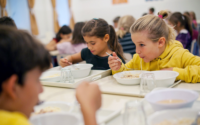 Az Ön gyermeke hol étkezik nyáron?