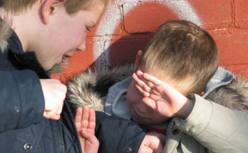 Heteken keresztül zsarolták a fiút