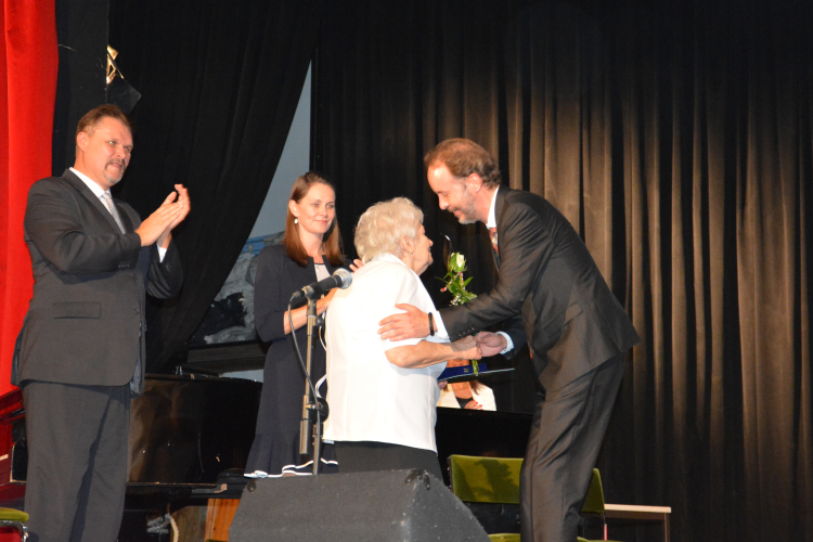 Deák Istvánné lett Tamási Város Díszpolgára