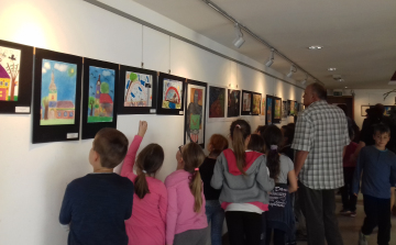 Alkosd újra Tamásit címmel nyílt kiállítás