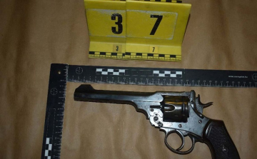 Lőfegyvereket halmozott fel értényi otthonában egy német férfi 