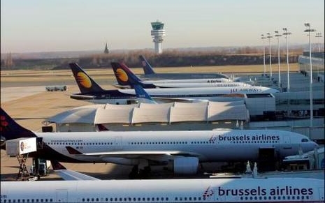 Kettős robbanás történt a brüsszeli nemzetközi repülőtéren, áldozatok