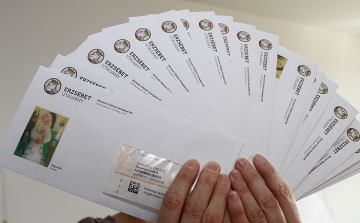 Érkezik a 30 ezer forintos élelmiszer-utalvány a nyugdíjasoknak