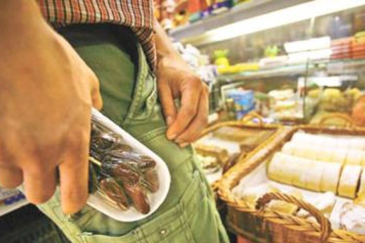 Dulakodott a bolti tolvaj