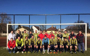 Bennmaradás a célja a focicsapatnak