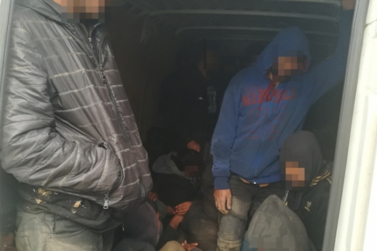 Újabb embercsempészt kaptak el Tolna megyében