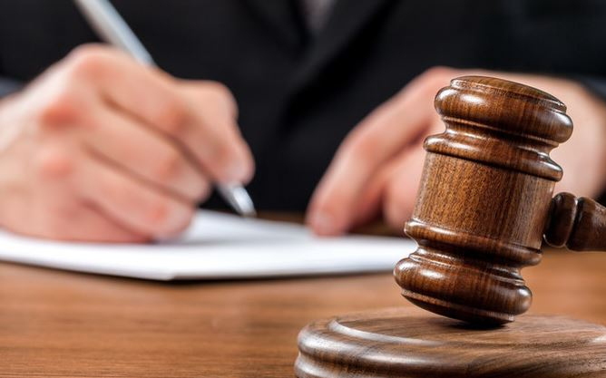 Sokba került a vádlottnak, hogy elvitte más autóját 