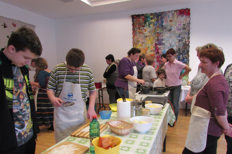 Tejfölös kalács és krumpli gombóc is terítékre került 