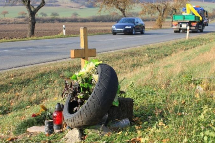 Két ember halálát okozta a figyelmetlen nő 