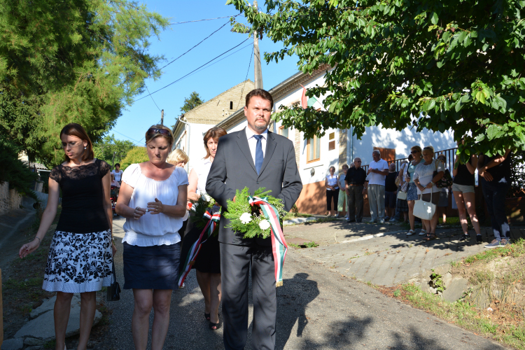 Emlékezni és emlékeztetni