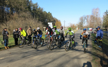 A hideg sem tartotta vissza a kerékpározókat