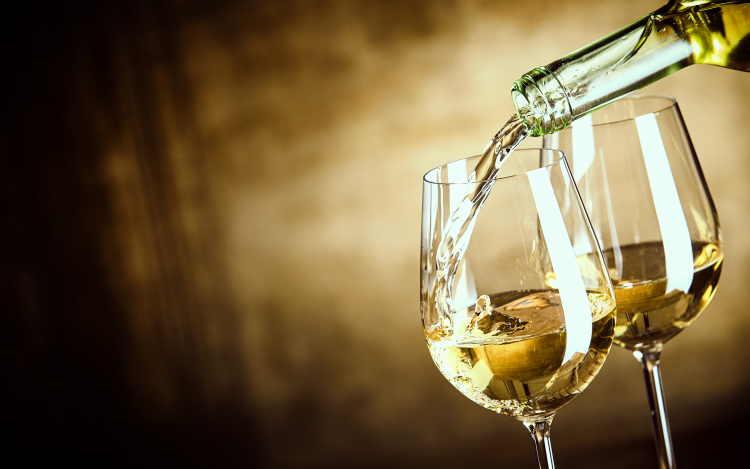 Adómentes céges juttatás lesz a bor