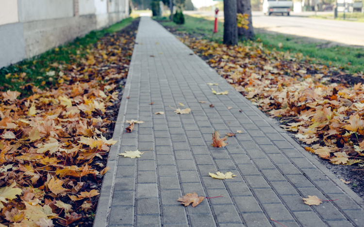 Idén is körülbelül 25 millió forintot fordít járda-, és útfelújításra a tamási önkormányzat